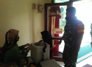 Covid-19 Belum Berakhir Babinsa Menghimbau Agar Masyarakat Tetap Disiplin Prokes