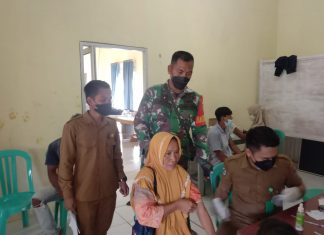 Sertu Roy Martin Dampingi Langsung Pelaksanaan Vaksinasi Warga Binaan