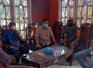 Menjelang Pilkakam Serentak Babinsa Ajak Seluruh Aparatur Kampung dan Masyarakat Perketat Keamanan