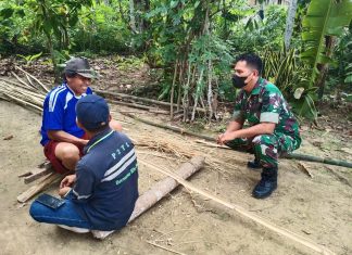Menyambangi Kediaman Warga Sertu Basarudin Selalu Ingatkan Warga Tentang Prokes Covid-19