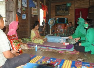 Warga Penderita Penyakit Pengeroposan Tulang Rahang Dapat Bantuan Langsung Dari Ibu Ketua Persit KCK Cabang XLIX Kodim 0426/TB