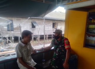 Babinsa Sindang Makmur Minta Warga Binaanya Agar Perketat Prokes Covid-19.