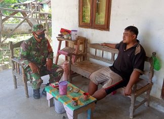 Datangi Rumah Warga Sertu Lilik Mujio Minta Masyarakat Perketat Penerapan Prokes