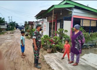 Sertu Basarudin Himbau Masyarakat Untuk Patuhi Prokes Saat Beraktivitas di Luar Rumah