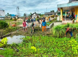 Antisipasi Timbulnya Bencana Banjir dan Penyakit Serma Mugianto Ajak Masyarakat Bersihkan Saluran Air