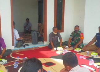 Babinsa Desa Gunung Tiga Serma Mugiyanto Terus Bergerak Ingatkan Masyarakat Tentang Prokes