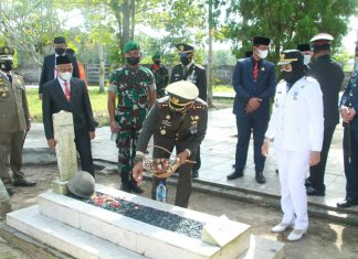Kodim 0426 Tuba Gelar Upacara Ziarah dan Tabur Bunga Dalam Rangka HUT Tuba Yang ke 25