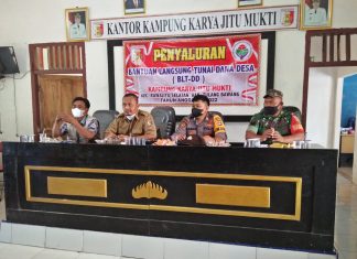 Serma Slamet Triyadi Dampingi Langsung Pembagian Bantuan Langsung Tunai Dana Desa(BLT-DD)