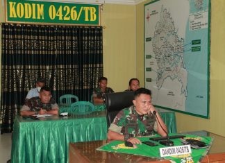 Dandim 0426/Tuba Mengikuti Paparan Secara Virtual di Ruang Vikon Makodim