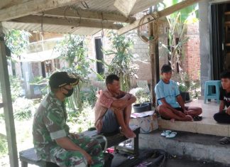 Melalui Komsos,Serda Masriyanto Himbau Masyarakat Tingkatkan Keamanan Kampung