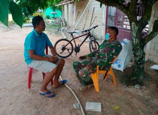 Babinsa Koramil 426-03/Rawajitu Terus Berikan Himbauan Prokes dan Suntik Vaksin