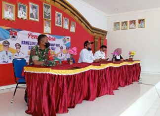 Koramil 426-01/SP Dampingi Pembagian BLT DD di Desa Gedung Boga