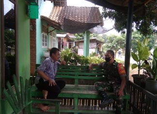 Melalui Komsos, Kopka Suherman Laksanakan Pembinaan Teritorial di Kampung Binaan