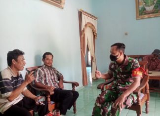 Jaga Hubungan Dengan Warga, Serda Hutoyo Melaksanakan Komsos Dengan Warga Binaan