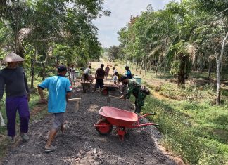 Gotong Royong Ciptakan Kebersamaan Warga Kata Serda Madsudin Babinsa Koramil Simpang Pematang