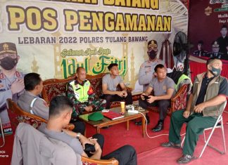 Serda M Aceng masih siaga mengamankan jalannya arus balik lebaran, Minggu 8 Mei 2022.