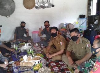 Di Suasana Idul Fitri, Babinsa Koramil 426-02/Mgl Silaturahmi Dengan Aparatur Kampung dan Warga Binaan