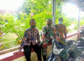 Nyambangi Rumah Masyarakat, Serma Mugiyanto Minta Masyarakat Agar Tetap Patuhi dan Taati Prokes