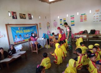 Peran Aktif Babinsa Koramil 426-03/Rwj, Dampingi Program Bulan Imunisasi Anak Nasional(BIAN)