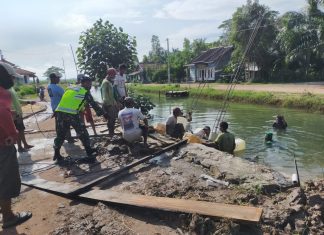 Babinsa Koramil 426-03/Rwj, Gelar Gotong Royong Bersama Masyarakat