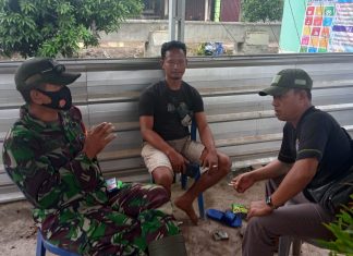 Cegah DBD, Babinsa Bandar Anom Ajak Masyarakat Berantas Sarang Nyamuk