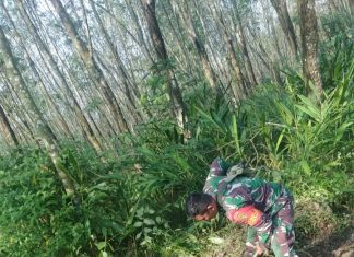 Jumat Bersih, Serda Nopiyanto Gelar Gotong Royong Bersama Masyarakat