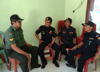 Babinsa Koramil 426-05 Banjar Agung, Komsos Dengan Perangkat Kampung Bahas Upaya Penanganan PMK