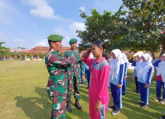 Tanamkan Disiplin, Anggota Kodim 0426 Tuba Latih PBB Siswa/i SMA N 2/Menggala