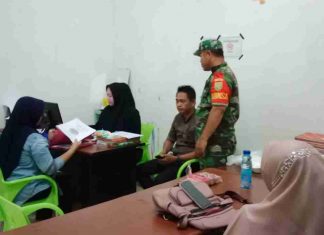 Melalui Komsos, Babinsa Himbau Masyarakat Jaga Kebersihan Lingkungan