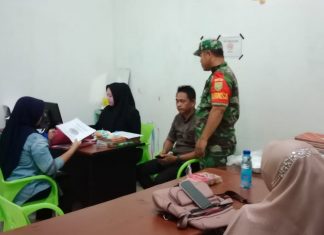 Melalui Komsos, Babinsa Himbau Masyarakat Jaga Kebersihan Lingkungan