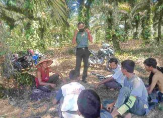 Komsos Dengan Petani, Serda Sutrisno Ajak dan Himbau Masyarakat Jaga Kesehatan