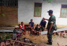 Babinsa Koramil 426-04/Banjar Agung, Bersama Warga Budayakan Gotong Royong