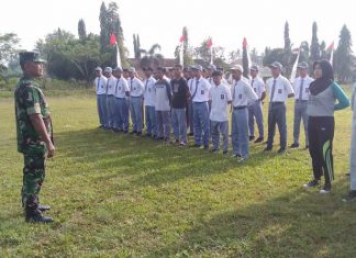 Dukung dan Sukseskan HUT RI Ke 77, Babinsa Koramil 426-05/PA, Berikan Pelatihan PBB pada Paskibra