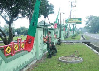 Sambut HUT RI Ke 77, KODIM 0426/TB Percantik Pangkalan Dengan Pengecetan Pagar dan Pasang Umbul-Umbul