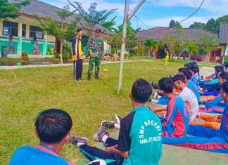 Babinsa Koramil 426-03/Rwj, Latih Paskibra Tingkat Kecamatan
