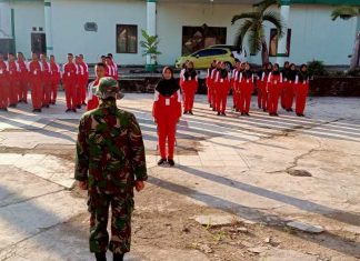 Anggota Kodim 0426/TB, Latih Paskibra Kabupaten Tulang Bawang