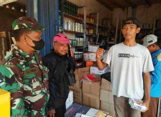 Pastikan Pupuk dan Racun Hama Aman, Serma Slamet Sambangi Toko Pertanian