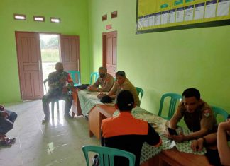 Jalin Silaturahmi, Babinsa Gelar Komsos Dengan Aparatur Desa