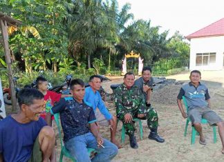 Komsos Sebagai Sarana Babinsa Jalin Keakraban dan Kekompakan Dengan Warga