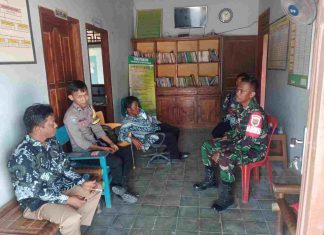 Laksanakan Komsos, Babinsa Koramil 426-04/BA Ajak Masyarakat Meningkatkan Keamanan