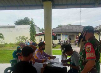 Babinsa Koramil 426-03/Rwj, Dampingi Aparatur Kampung Mendata calon Penerima BLT BBM