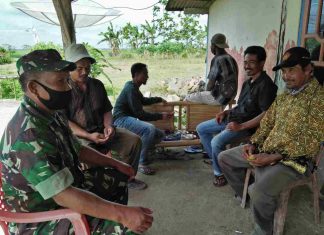 Melalui Komsos, Babinsa Koramil 426-03/Rwj Himbau Masyarakat Tingkatkan Keamanan Wilayah