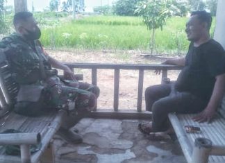 Melalui Komsos, Sertu Yohanes Himabu Warga Binaannya Agar Menjaga Kebersihan Lingkungan