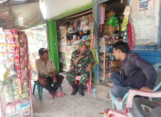 Sambangi Warung warga, Sertu Budiman Himbau Untuk Selalu Jaga Kebersihan