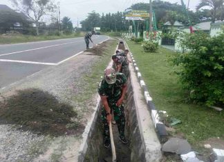 Ciptakan Lingkungan Bersih dan Sehat, Anggota Kodim 0426 Tuba Melakukan Pembersihan Pangkalan