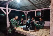 Peduli Keamanan Lingkungan, Serma Sukardi Cek Pelaksanaan Ronda Malam di Wilayah Binaan
