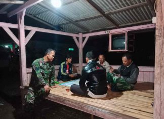 Peduli Keamanan Lingkungan, Serma Sukardi Cek Pelaksanaan Ronda Malam di Wilayah Binaan