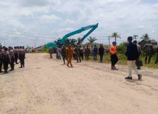 TNI dan Polri Turunkan Alat Berat Antisipasi Banjir