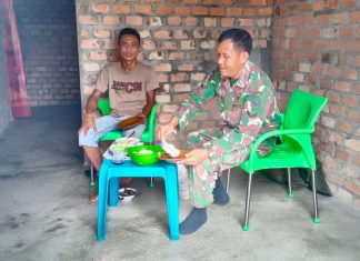 Gelar Komsos, Babinsa Koramil 426-03 Rawajitu Ingatkan Warga Waspada Demam Berdarah