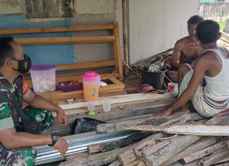 Melalui Komsos, Serda Windu Himbau warga Jaga Kebersihan Lingkungan